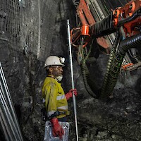 Kainantu Mine workers and equipment - K92 Mining